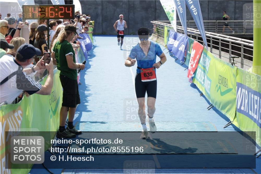 10.08.2025 - GEWOBA Citytriathlon Bremen H.Heesch http://msf.ph/oto/8555196 10.08.2025 14:16:27 Ziel 635 meine-sportfotos.de