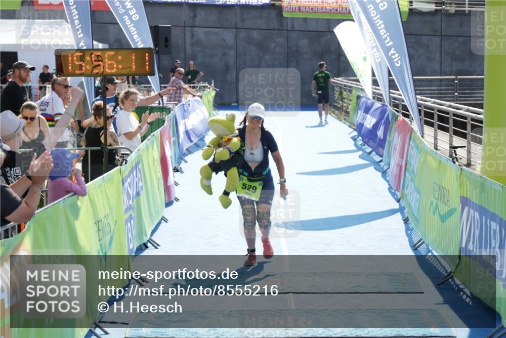 10.08.2025 - GEWOBA Citytriathlon Bremen H.Heesch http://msf.ph/oto/8555216 10.08.2025 15:56:15 Ziel 529 meine-sportfotos.de