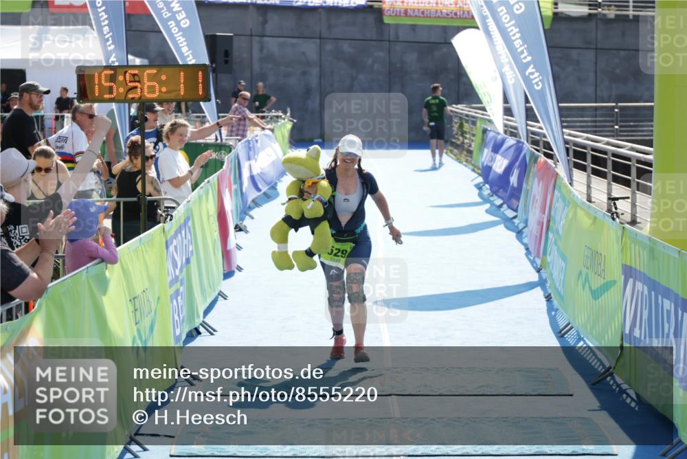 10.08.2025 - GEWOBA Citytriathlon Bremen H.Heesch http://msf.ph/oto/8555220 10.08.2025 15:56:16 Ziel 529 meine-sportfotos.de