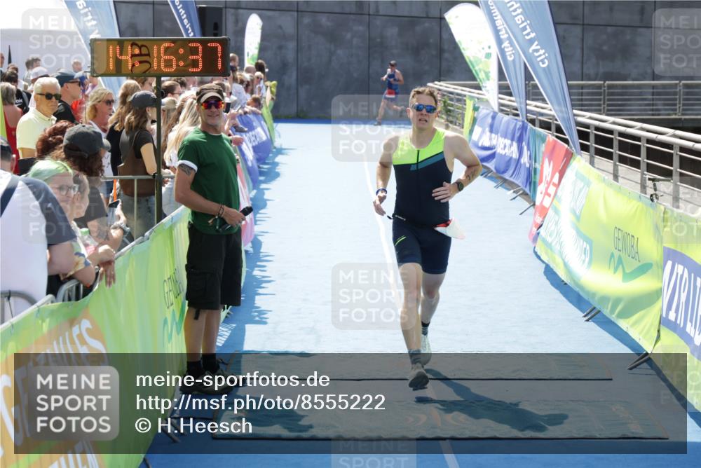 10.08.2025 - GEWOBA Citytriathlon Bremen H.Heesch http://msf.ph/oto/8555222 10.08.2025 14:16:41 Ziel 645, 770 meine-sportfotos.de