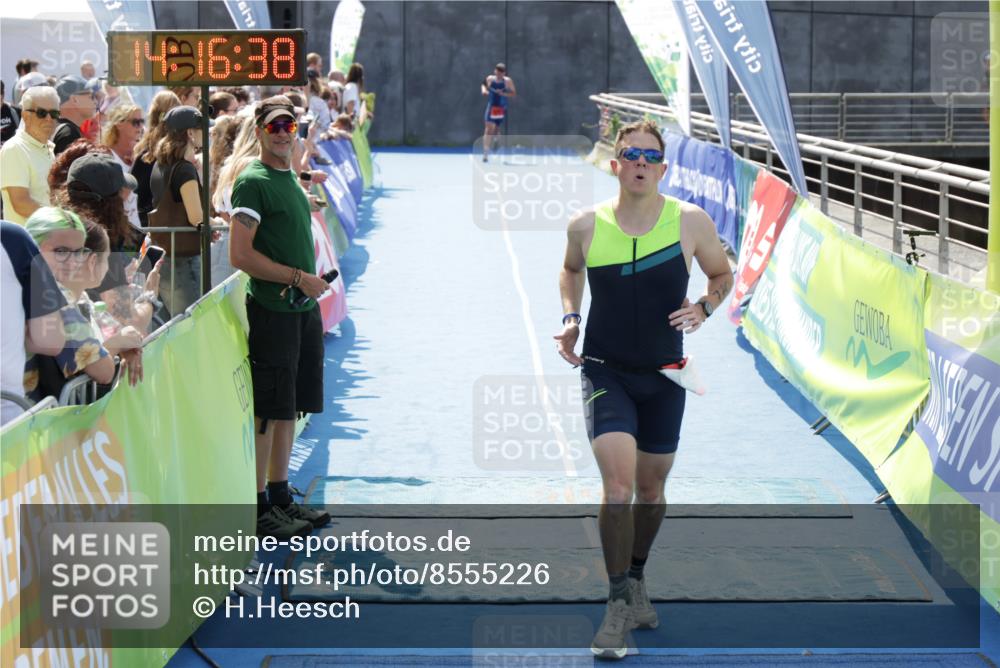10.08.2025 - GEWOBA Citytriathlon Bremen H.Heesch http://msf.ph/oto/8555226 10.08.2025 14:16:41 Ziel 645, 770 meine-sportfotos.de