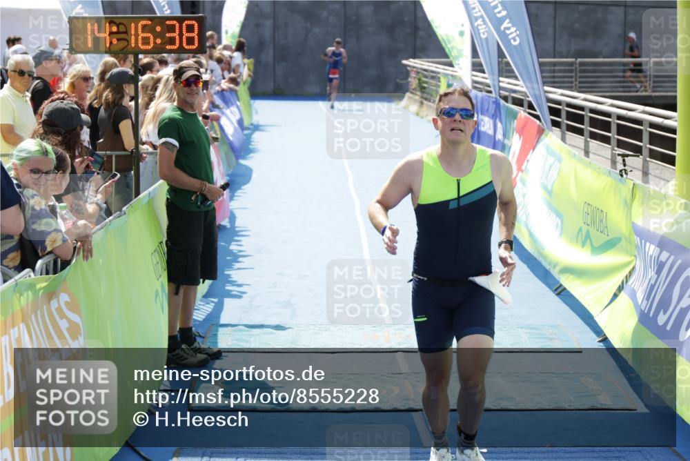 10.08.2025 - GEWOBA Citytriathlon Bremen H.Heesch http://msf.ph/oto/8555228 10.08.2025 14:16:42 Ziel 645, 770 meine-sportfotos.de
