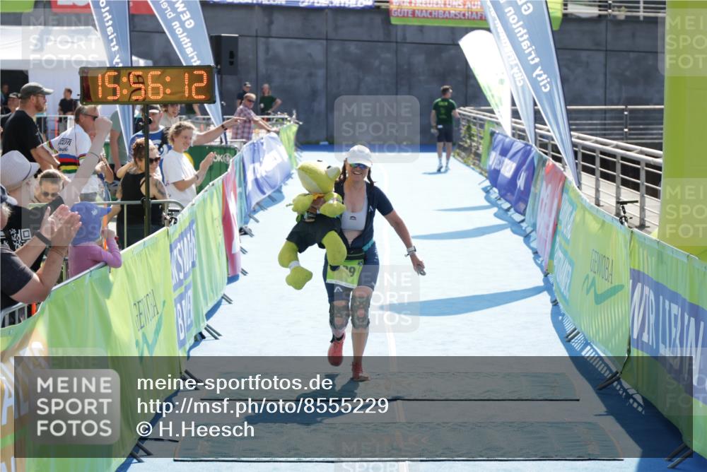 10.08.2025 - GEWOBA Citytriathlon Bremen H.Heesch http://msf.ph/oto/8555229 10.08.2025 15:56:16 Ziel 529 meine-sportfotos.de