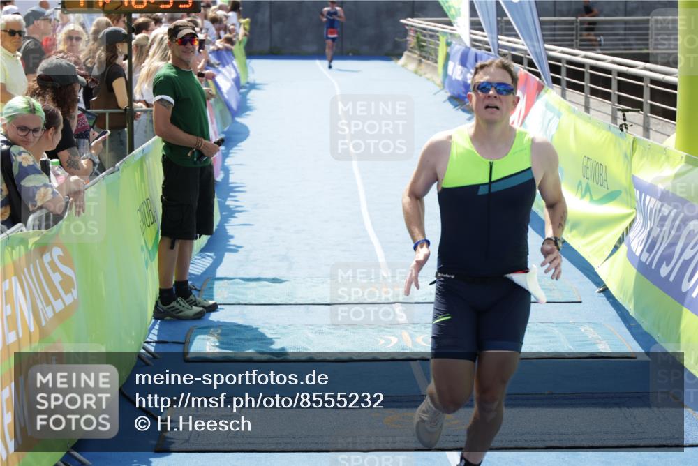 10.08.2025 - GEWOBA Citytriathlon Bremen H.Heesch http://msf.ph/oto/8555232 10.08.2025 14:16:42 Ziel 645, 770 meine-sportfotos.de