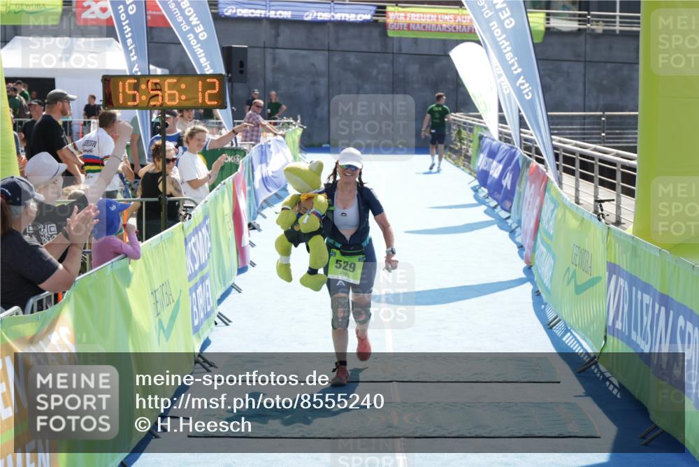 10.08.2025 - GEWOBA Citytriathlon Bremen H.Heesch http://msf.ph/oto/8555240 10.08.2025 15:56:16 Ziel 529 meine-sportfotos.de