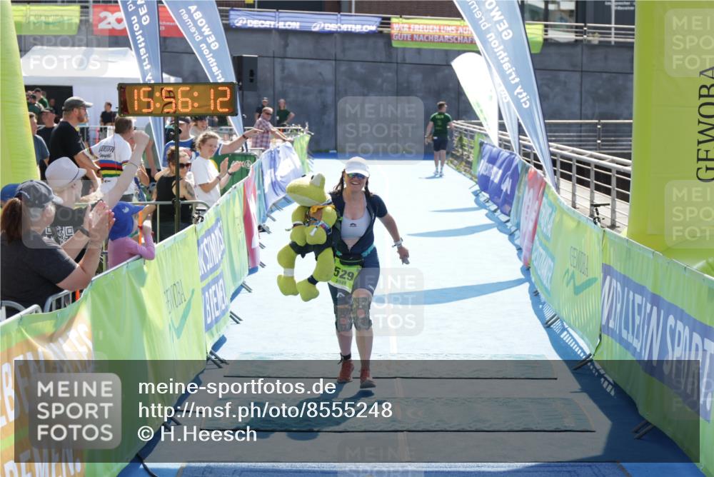 10.08.2025 - GEWOBA Citytriathlon Bremen H.Heesch http://msf.ph/oto/8555248 10.08.2025 15:56:16 Ziel 529 meine-sportfotos.de