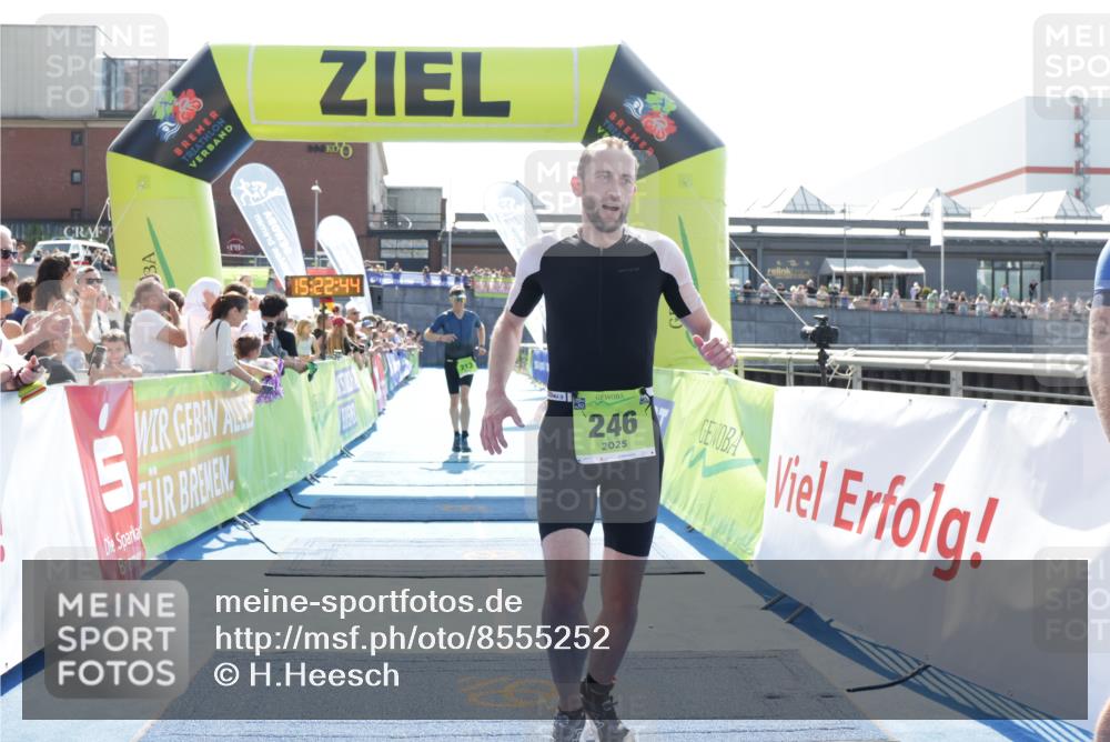 10.08.2025 - GEWOBA Citytriathlon Bremen H.Heesch http://msf.ph/oto/8555252 10.08.2025 15:22:47 Ziel 52, 213, 246, 480 meine-sportfotos.de