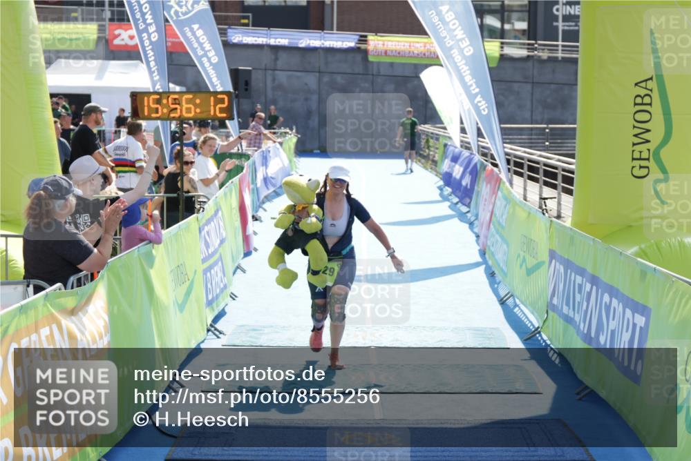 10.08.2025 - GEWOBA Citytriathlon Bremen H.Heesch http://msf.ph/oto/8555256 10.08.2025 15:56:16 Ziel 529 meine-sportfotos.de