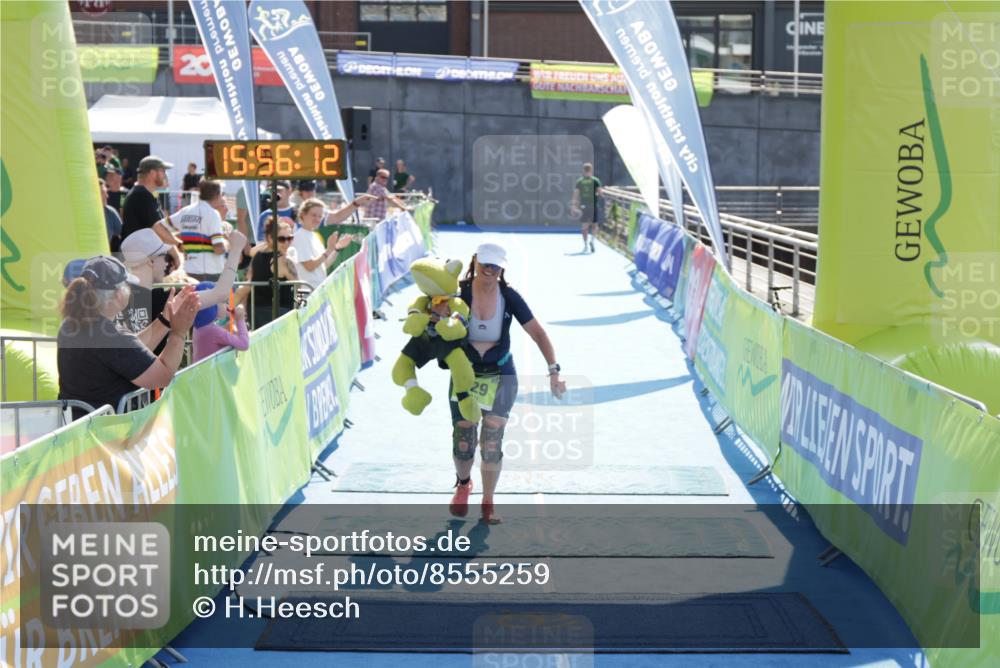 10.08.2025 - GEWOBA Citytriathlon Bremen H.Heesch http://msf.ph/oto/8555259 10.08.2025 15:56:16 Ziel 529 meine-sportfotos.de