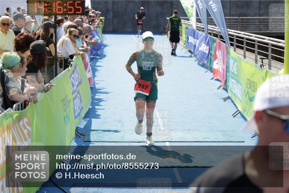 10.08.2025 - GEWOBA Citytriathlon Bremen H.Heesch http://msf.ph/oto/8555273 10.08.2025 14:16:59 Ziel 582, 804, 947 meine-sportfotos.de