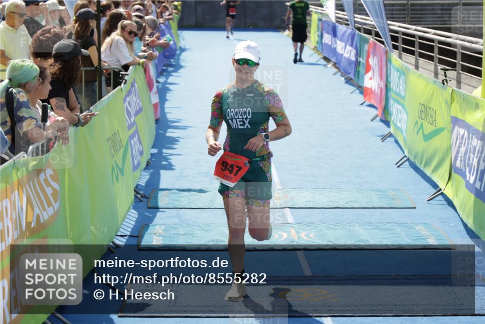 10.08.2025 - GEWOBA Citytriathlon Bremen H.Heesch http://msf.ph/oto/8555282 10.08.2025 14:17:00 Ziel 582, 804, 947 meine-sportfotos.de