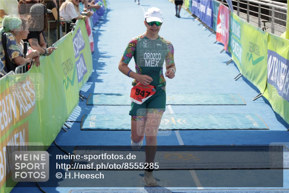 10.08.2025 - GEWOBA Citytriathlon Bremen H.Heesch http://msf.ph/oto/8555285 10.08.2025 14:17:00 Ziel 582, 804, 947 meine-sportfotos.de