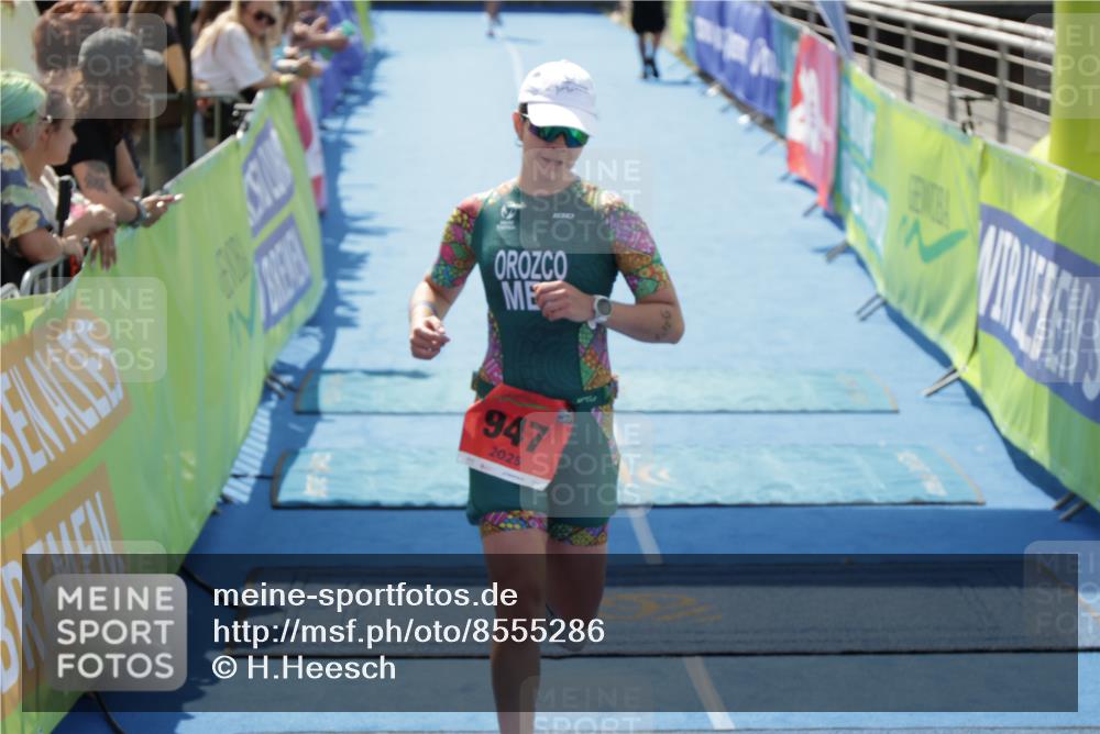 10.08.2025 - GEWOBA Citytriathlon Bremen H.Heesch http://msf.ph/oto/8555286 10.08.2025 14:17:01 Ziel 582, 947 meine-sportfotos.de