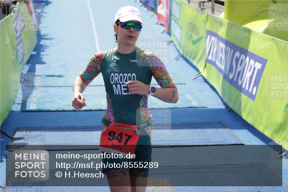 10.08.2025 - GEWOBA Citytriathlon Bremen H.Heesch http://msf.ph/oto/8555289 10.08.2025 14:17:01 Ziel 582, 947 meine-sportfotos.de