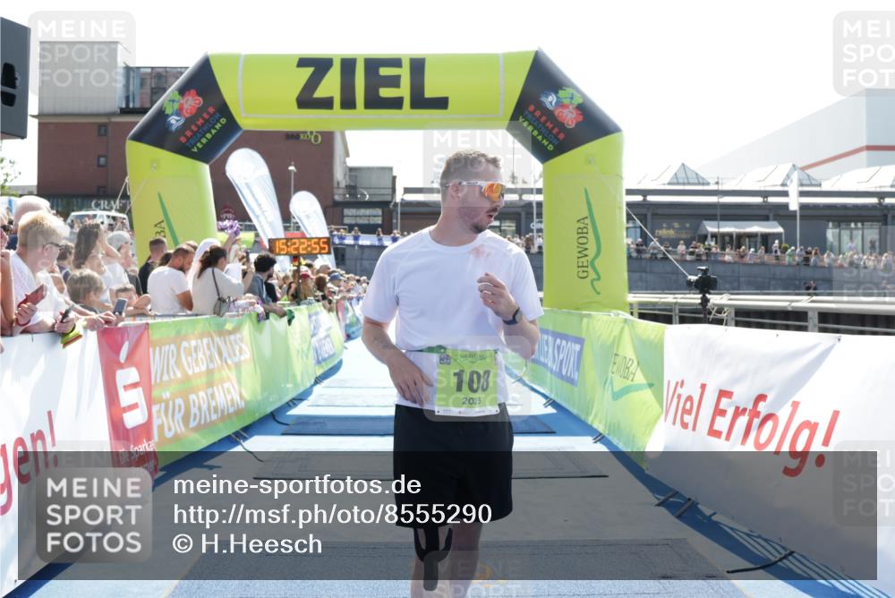 10.08.2025 - GEWOBA Citytriathlon Bremen H.Heesch http://msf.ph/oto/8555290 10.08.2025 15:22:59 Ziel 63, 108 meine-sportfotos.de