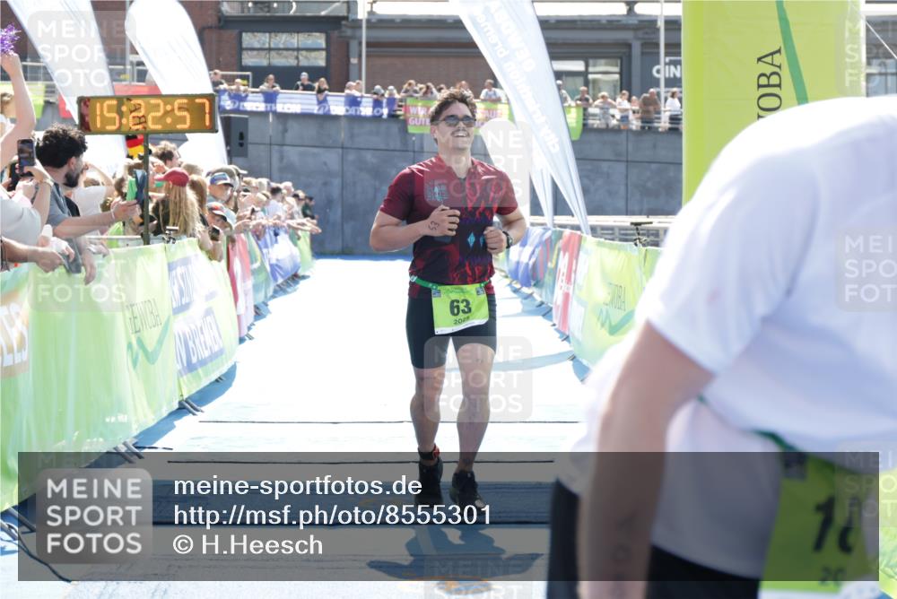 10.08.2025 - GEWOBA Citytriathlon Bremen H.Heesch http://msf.ph/oto/8555301 10.08.2025 15:23:01 Ziel 63, 108 meine-sportfotos.de