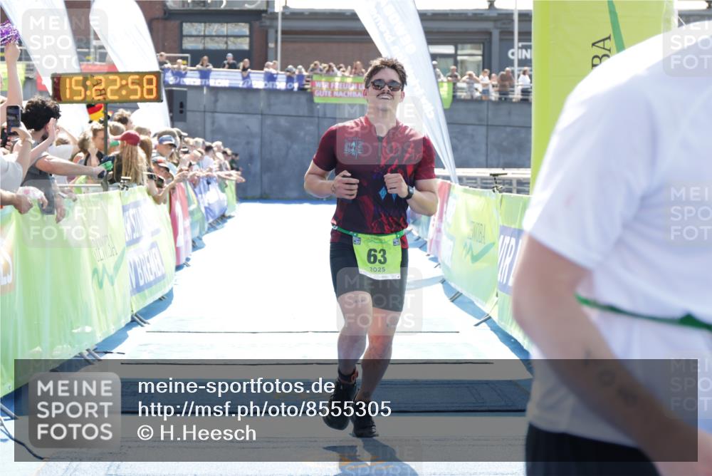 10.08.2025 - GEWOBA Citytriathlon Bremen H.Heesch http://msf.ph/oto/8555305 10.08.2025 15:23:01 Ziel 63, 108 meine-sportfotos.de