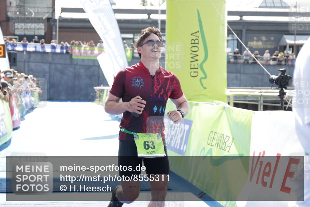 10.08.2025 - GEWOBA Citytriathlon Bremen H.Heesch http://msf.ph/oto/8555311 10.08.2025 15:23:02 Ziel 63, 108 meine-sportfotos.de