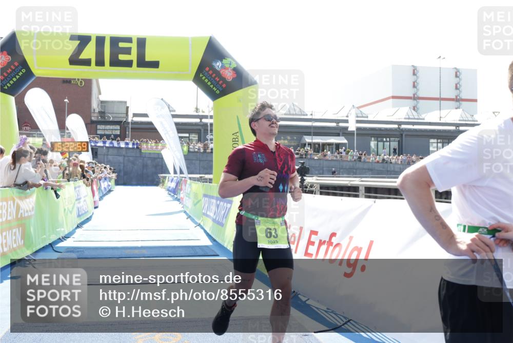 10.08.2025 - GEWOBA Citytriathlon Bremen H.Heesch http://msf.ph/oto/8555316 10.08.2025 15:23:03 Ziel 63 meine-sportfotos.de