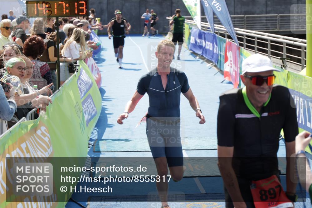 10.08.2025 - GEWOBA Citytriathlon Bremen H.Heesch http://msf.ph/oto/8555317 10.08.2025 14:17:17 Ziel 678, 813, 870, 897 meine-sportfotos.de