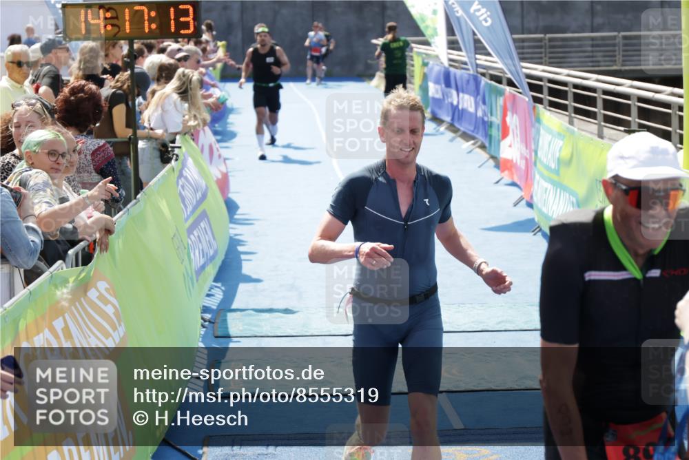10.08.2025 - GEWOBA Citytriathlon Bremen H.Heesch http://msf.ph/oto/8555319 10.08.2025 14:17:17 Ziel 678, 813, 870, 897 meine-sportfotos.de