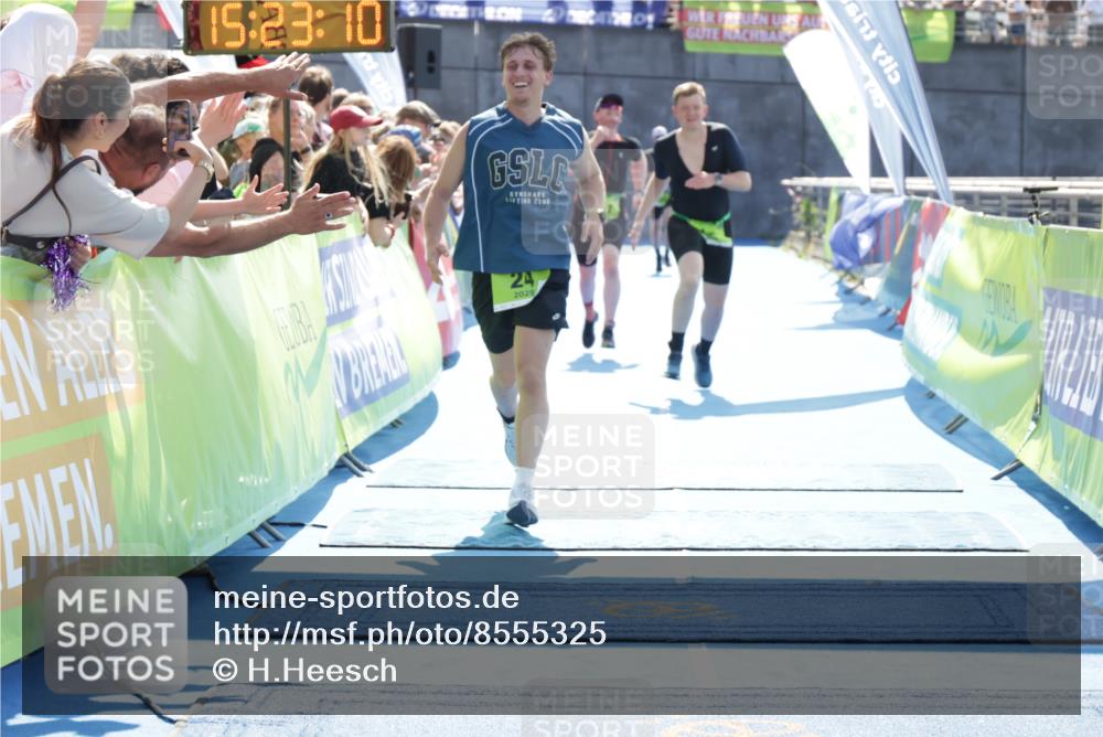 10.08.2025 - GEWOBA Citytriathlon Bremen H.Heesch http://msf.ph/oto/8555325 10.08.2025 15:23:14 Ziel 24, 100, 211 meine-sportfotos.de