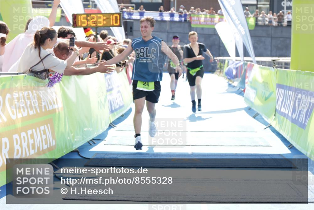 10.08.2025 - GEWOBA Citytriathlon Bremen H.Heesch http://msf.ph/oto/8555328 10.08.2025 15:23:14 Ziel 24, 100, 211 meine-sportfotos.de