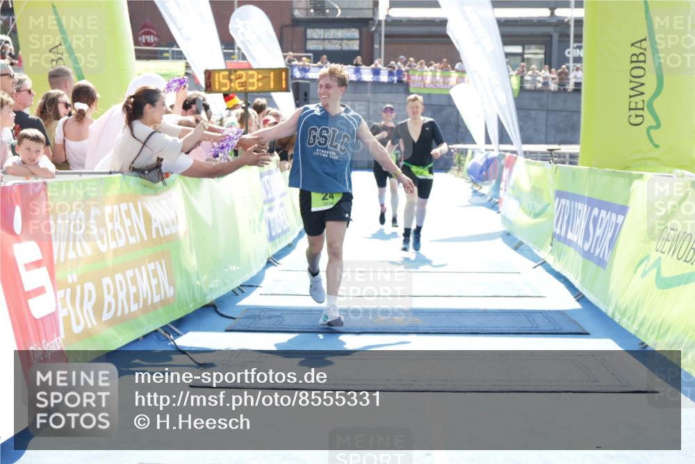 10.08.2025 - GEWOBA Citytriathlon Bremen H.Heesch http://msf.ph/oto/8555331 10.08.2025 15:23:15 Ziel 24, 100, 211 meine-sportfotos.de