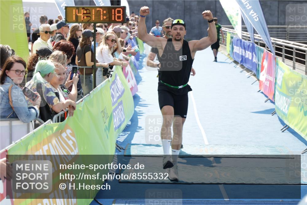 10.08.2025 - GEWOBA Citytriathlon Bremen H.Heesch http://msf.ph/oto/8555332 10.08.2025 14:17:22 Ziel 678, 813, 870 meine-sportfotos.de