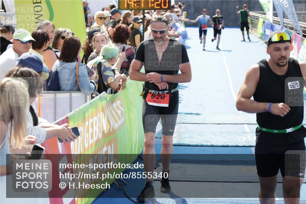 10.08.2025 - GEWOBA Citytriathlon Bremen H.Heesch http://msf.ph/oto/8555340 10.08.2025 14:17:24 Ziel 678, 870, 892, 977 meine-sportfotos.de