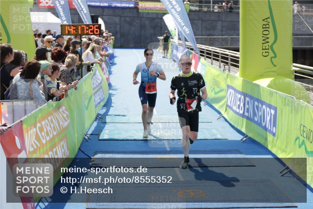 10.08.2025 - GEWOBA Citytriathlon Bremen H.Heesch http://msf.ph/oto/8555352 10.08.2025 14:17:30 Ziel 892, 977 meine-sportfotos.de
