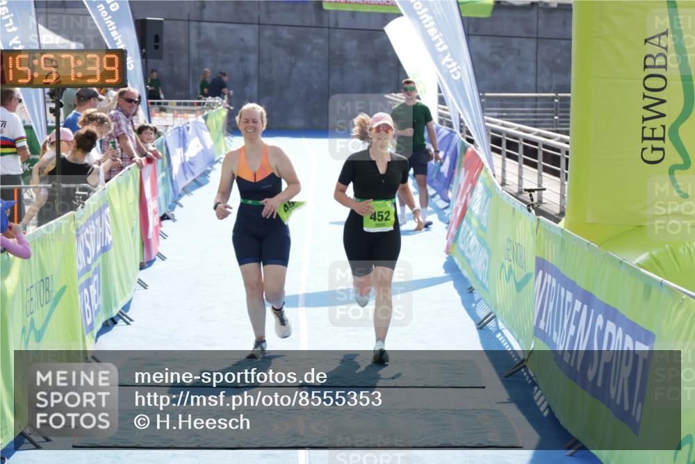 10.08.2025 - GEWOBA Citytriathlon Bremen H.Heesch http://msf.ph/oto/8555353 10.08.2025 15:57:43 Ziel 452, 454 meine-sportfotos.de