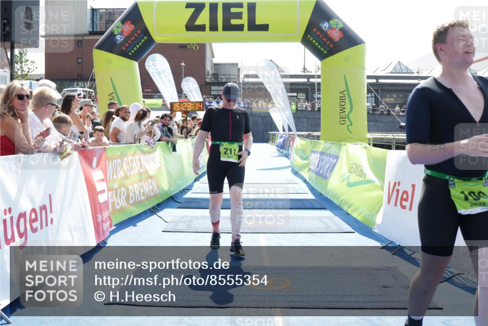 10.08.2025 - GEWOBA Citytriathlon Bremen H.Heesch http://msf.ph/oto/8555354 10.08.2025 15:23:18 Ziel 24, 100, 162, 211 meine-sportfotos.de
