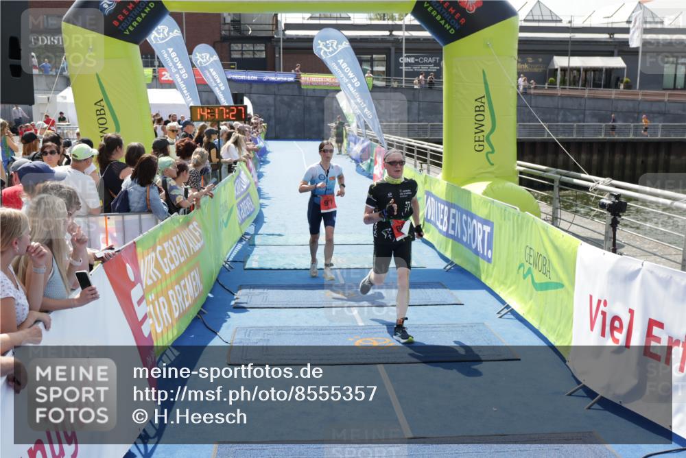 10.08.2025 - GEWOBA Citytriathlon Bremen H.Heesch http://msf.ph/oto/8555357 10.08.2025 14:17:30 Ziel 892, 977 meine-sportfotos.de