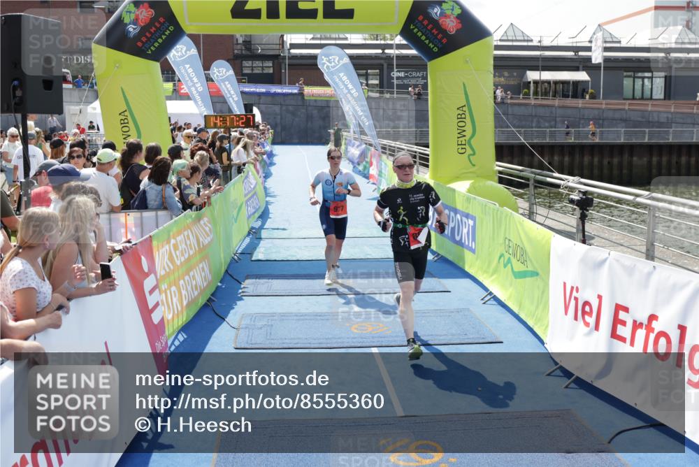 10.08.2025 - GEWOBA Citytriathlon Bremen H.Heesch http://msf.ph/oto/8555360 10.08.2025 14:17:31 Ziel 892, 977 meine-sportfotos.de