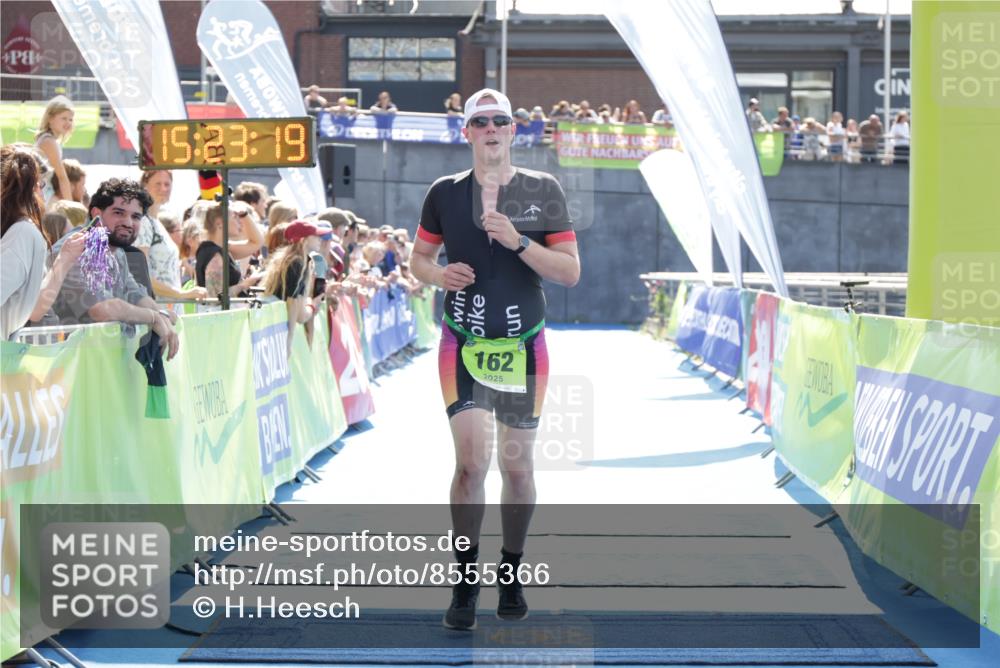 10.08.2025 - GEWOBA Citytriathlon Bremen H.Heesch http://msf.ph/oto/8555366 10.08.2025 15:23:23 Ziel 100, 162, 211 meine-sportfotos.de