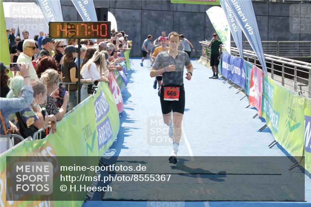 10.08.2025 - GEWOBA Citytriathlon Bremen H.Heesch http://msf.ph/oto/8555367 10.08.2025 14:17:43 Ziel 666, 764, 900 meine-sportfotos.de