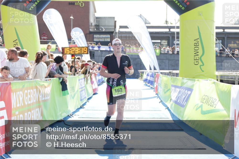 10.08.2025 - GEWOBA Citytriathlon Bremen H.Heesch http://msf.ph/oto/8555371 10.08.2025 15:23:23 Ziel 100, 162, 211 meine-sportfotos.de