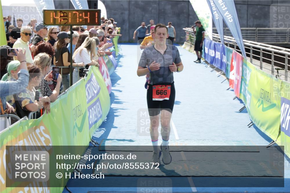 10.08.2025 - GEWOBA Citytriathlon Bremen H.Heesch http://msf.ph/oto/8555372 10.08.2025 14:17:44 Ziel 666, 764, 900 meine-sportfotos.de
