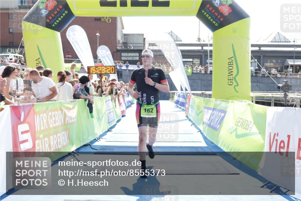 10.08.2025 - GEWOBA Citytriathlon Bremen H.Heesch http://msf.ph/oto/8555373 10.08.2025 15:23:24 Ziel 162, 211 meine-sportfotos.de