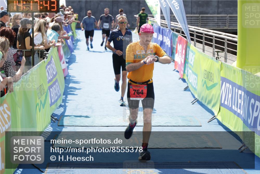 10.08.2025 - GEWOBA Citytriathlon Bremen H.Heesch http://msf.ph/oto/8555378 10.08.2025 14:17:47 Ziel 666, 764, 900, 1033 meine-sportfotos.de