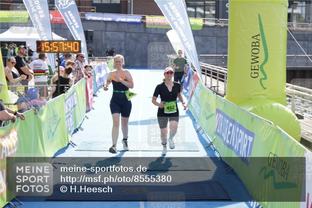 10.08.2025 - GEWOBA Citytriathlon Bremen H.Heesch http://msf.ph/oto/8555380 10.08.2025 15:57:44 Ziel 452, 454 meine-sportfotos.de