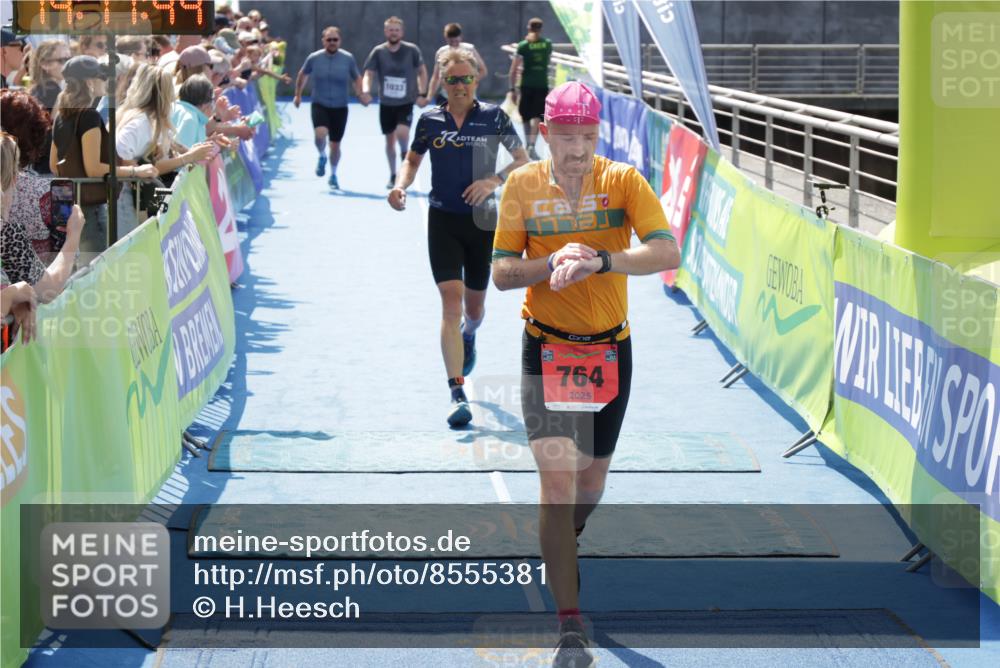 10.08.2025 - GEWOBA Citytriathlon Bremen H.Heesch http://msf.ph/oto/8555381 10.08.2025 14:17:47 Ziel 666, 764, 900, 1033 meine-sportfotos.de