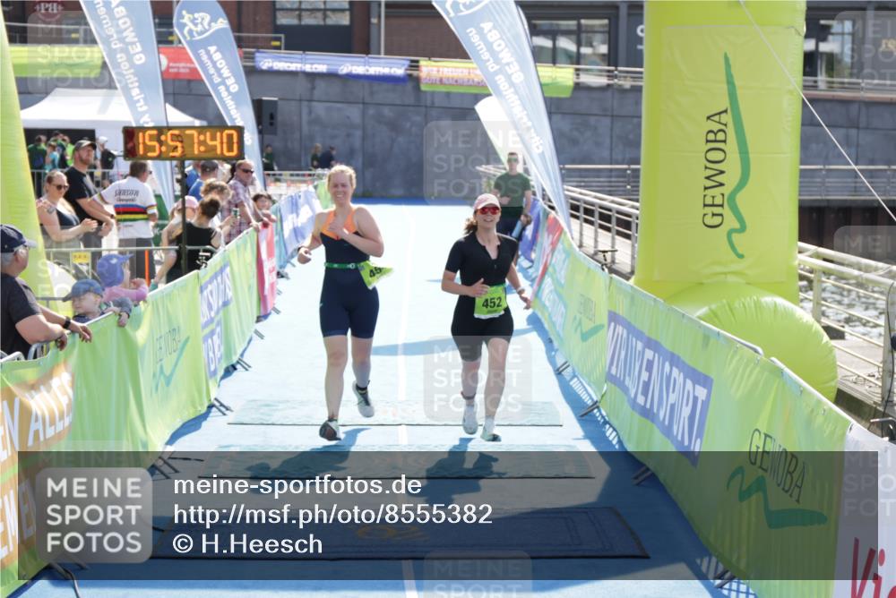 10.08.2025 - GEWOBA Citytriathlon Bremen H.Heesch http://msf.ph/oto/8555382 10.08.2025 15:57:44 Ziel 452, 454 meine-sportfotos.de
