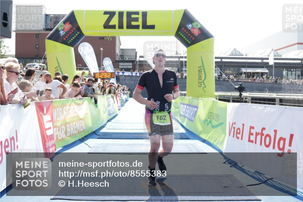 10.08.2025 - GEWOBA Citytriathlon Bremen H.Heesch http://msf.ph/oto/8555383 10.08.2025 15:23:25 Ziel 162 meine-sportfotos.de