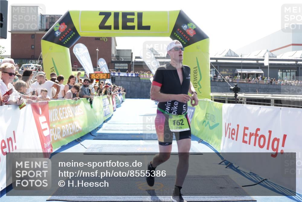 10.08.2025 - GEWOBA Citytriathlon Bremen H.Heesch http://msf.ph/oto/8555386 10.08.2025 15:23:25 Ziel 162 meine-sportfotos.de