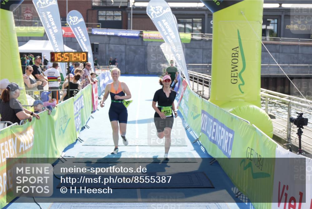 10.08.2025 - GEWOBA Citytriathlon Bremen H.Heesch http://msf.ph/oto/8555387 10.08.2025 15:57:44 Ziel 452, 454 meine-sportfotos.de