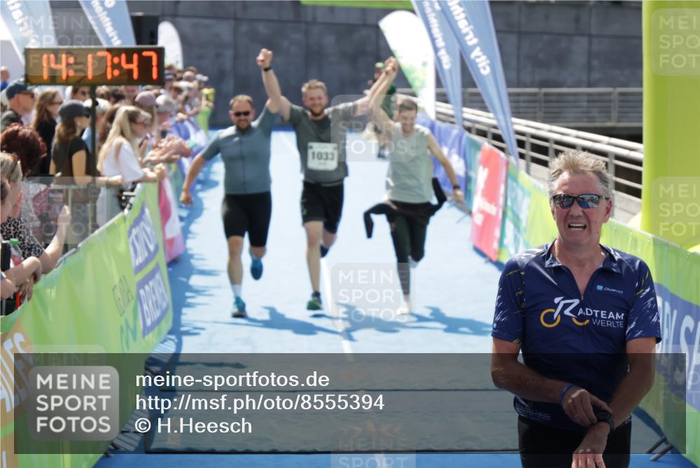 10.08.2025 - GEWOBA Citytriathlon Bremen H.Heesch http://msf.ph/oto/8555394 10.08.2025 14:17:50 Ziel 666, 764, 900, 1033 meine-sportfotos.de