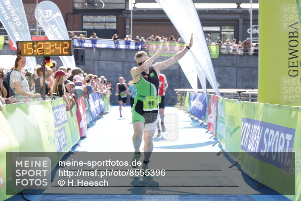 10.08.2025 - GEWOBA Citytriathlon Bremen H.Heesch http://msf.ph/oto/8555396 10.08.2025 15:23:46 Ziel 98, 209, 363, 372 meine-sportfotos.de