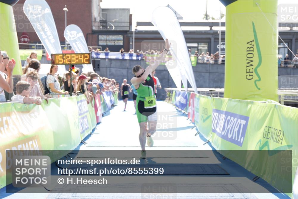 10.08.2025 - GEWOBA Citytriathlon Bremen H.Heesch http://msf.ph/oto/8555399 10.08.2025 15:23:46 Ziel 98, 209, 363, 372 meine-sportfotos.de